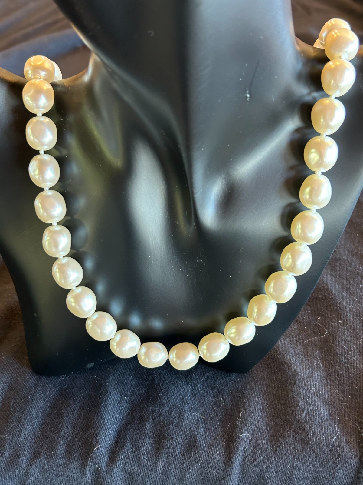 Large fresh water pearl necklace, 36