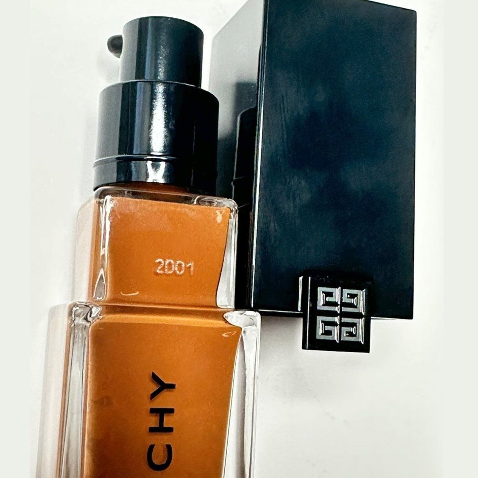 Givenchy Prisme Libre Skin-Caring Glow Foundation W420 thumbnail 4