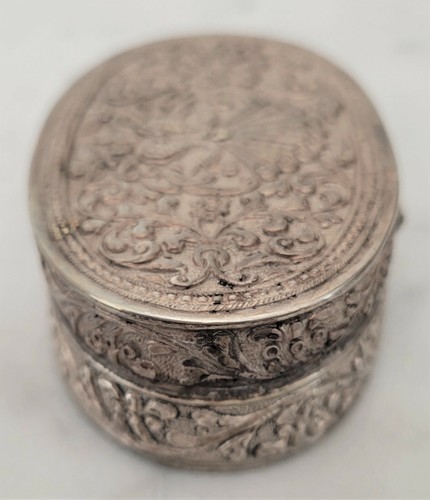 800 Silver Antique European Trinket Box with Peacock Motif 3" x 1 7/8" x 7/8" - Picture 3 of 9