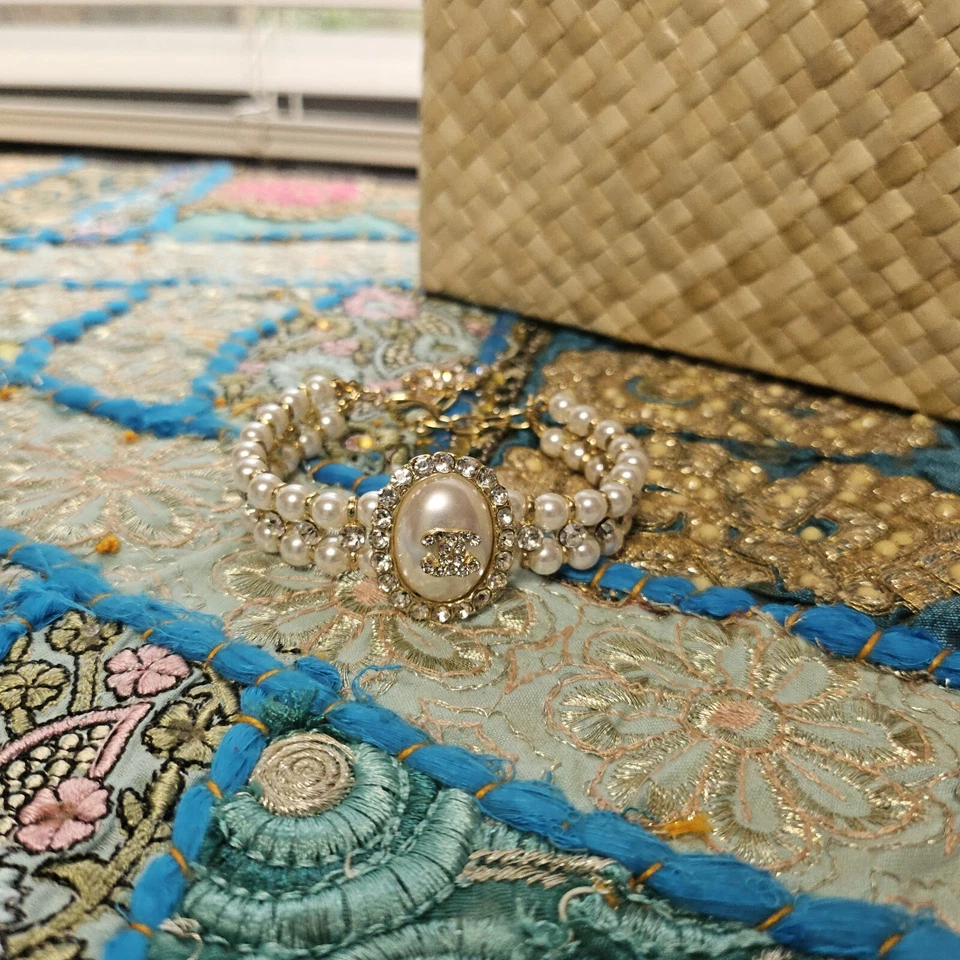 Pulsera de diseñador de diamantes de imitación de oro con perlas bisutería de diseñador  Foto 4 de 4