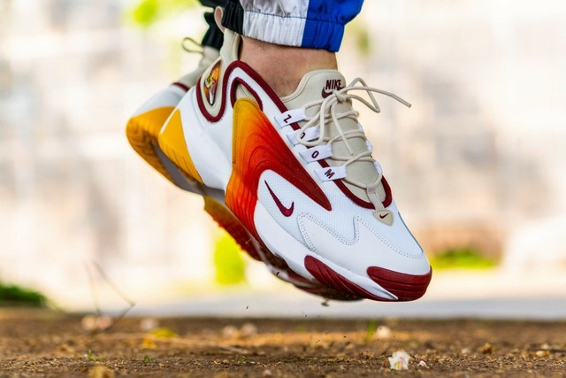 zoom 2k white red yellow