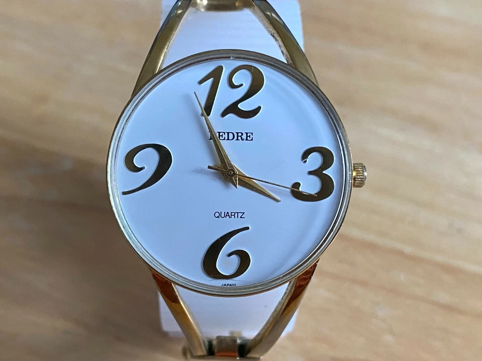 De Colección Pedre Dama Tono Dorado Esfera Blanca Brazalete Analógico Cuarzo Reloj Batería Nueva Foto 2 de 4