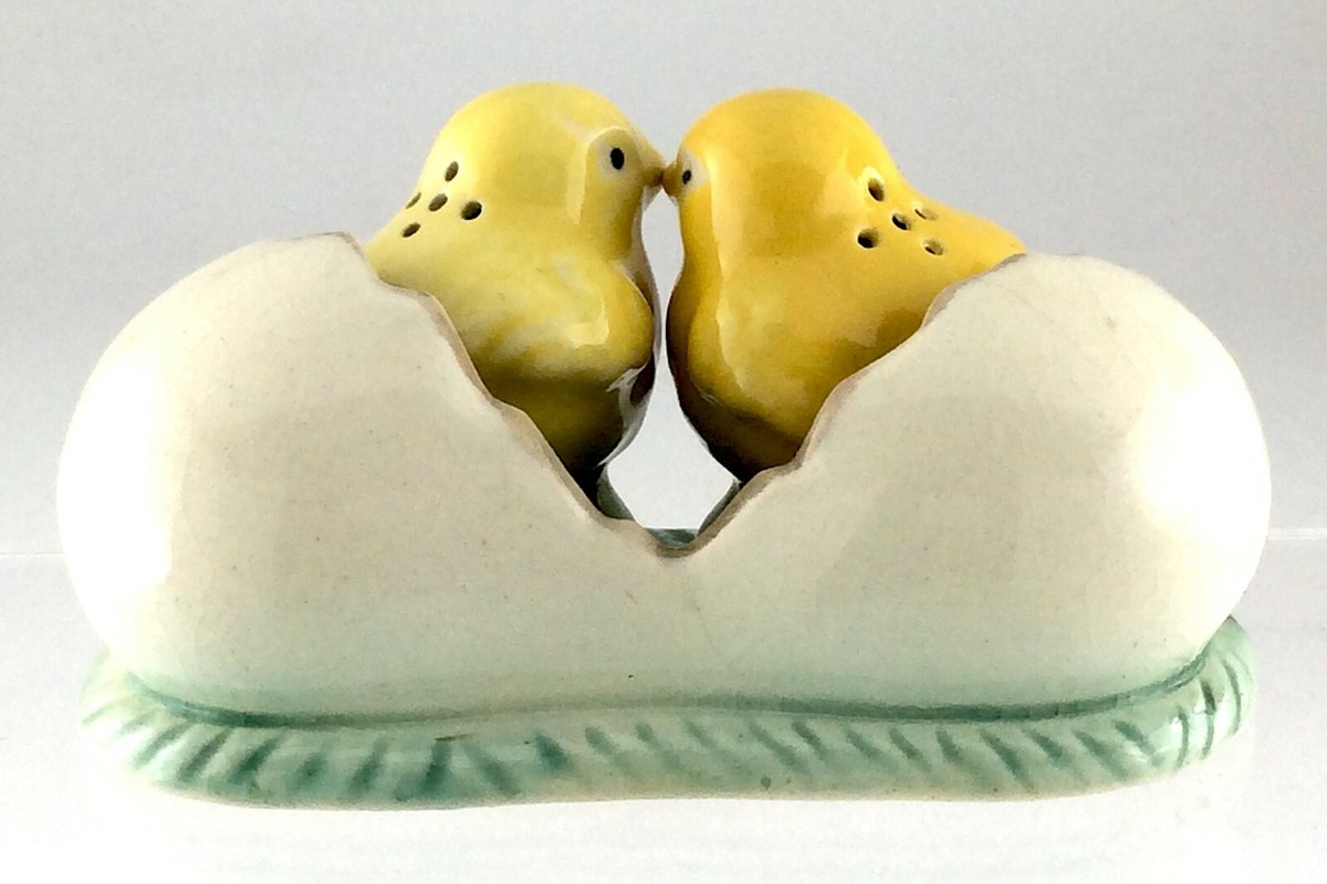 2 Baby Chicks Cracked Eggs Salt and Pepper Made in Japan Pastel