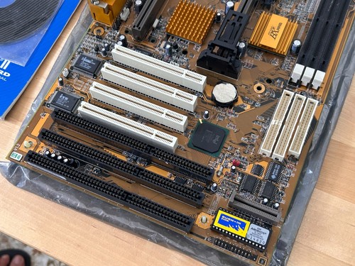 PC100 M750 Dual Slot1 440BX Mainboard, Intel i740 8MB, für Ersatzteile - Bild 2 von 13