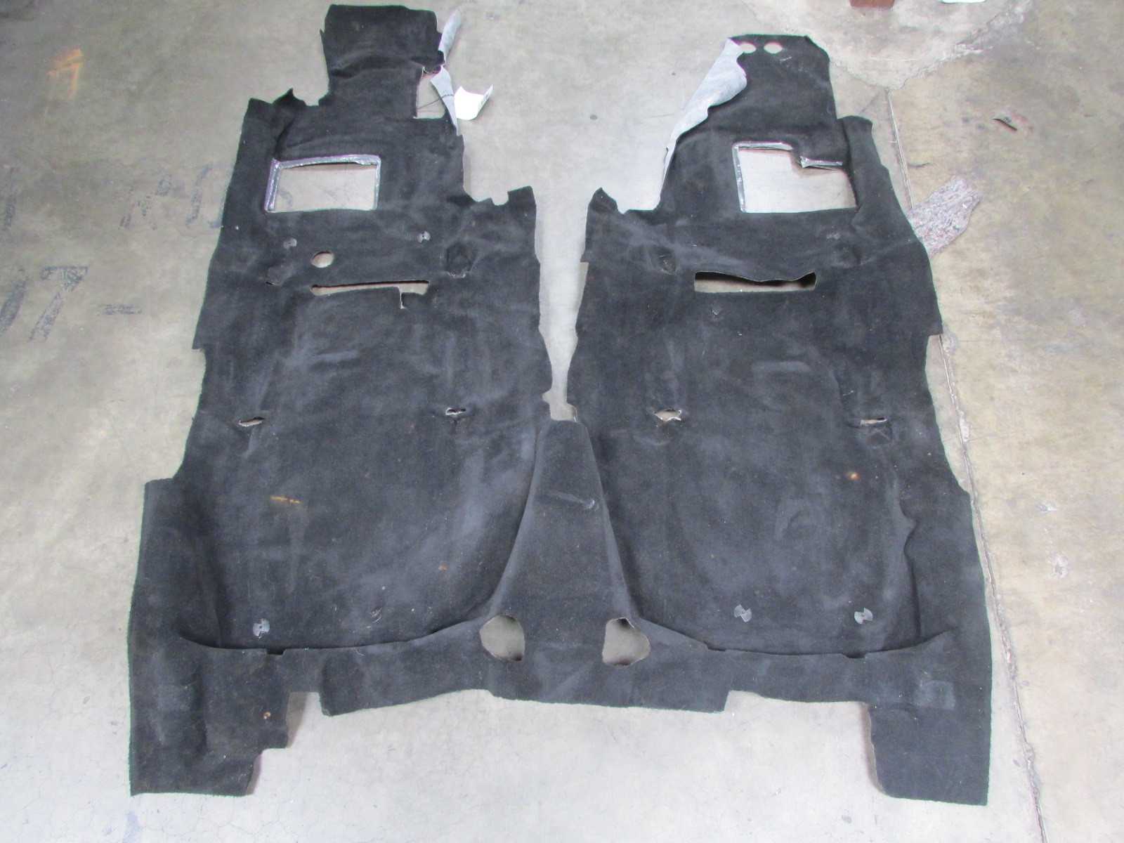 Maserati Coupe, Front Carpet, One Piece, Black, Used, P/N 981305500