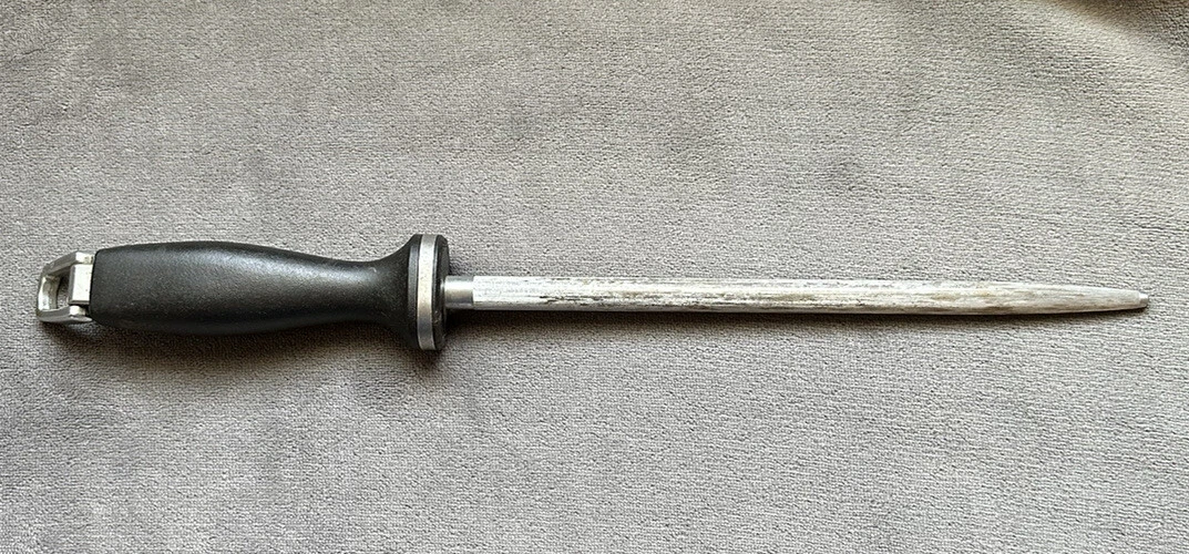 J A HENCKELS ZWILLING GERMANY KNIFE SHARPENING HONING STEEL SILVER & BLACK ROD