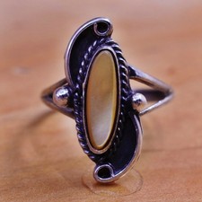 Size 5, vintage Sterling 925 silver handmade ring with mother of pearl beads