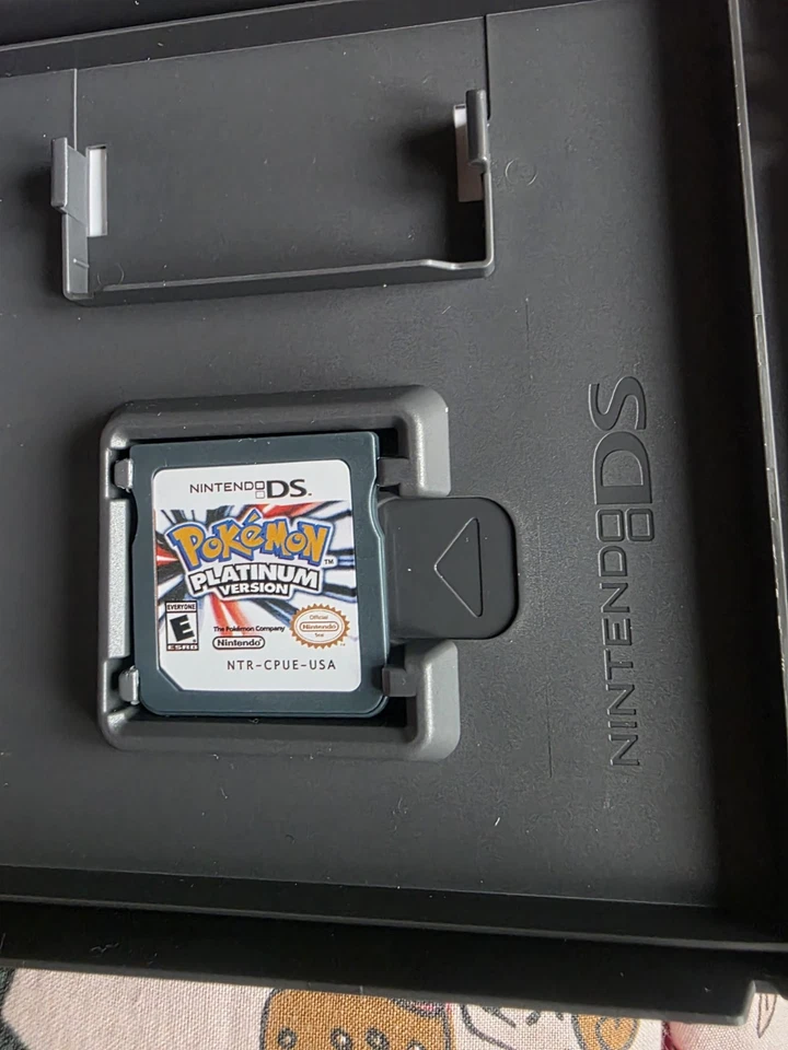 Pokemon Platinum Version Nintendo DS Game Cartridge NTR-CPUE-USA - Image 3 of 4