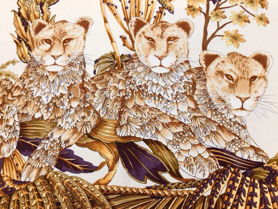 SALVATORE FERRAGAMO “老虎” 丝绸围巾 ( 35 英寸 x 35 英寸) 全新 — 第 3/4 张图片