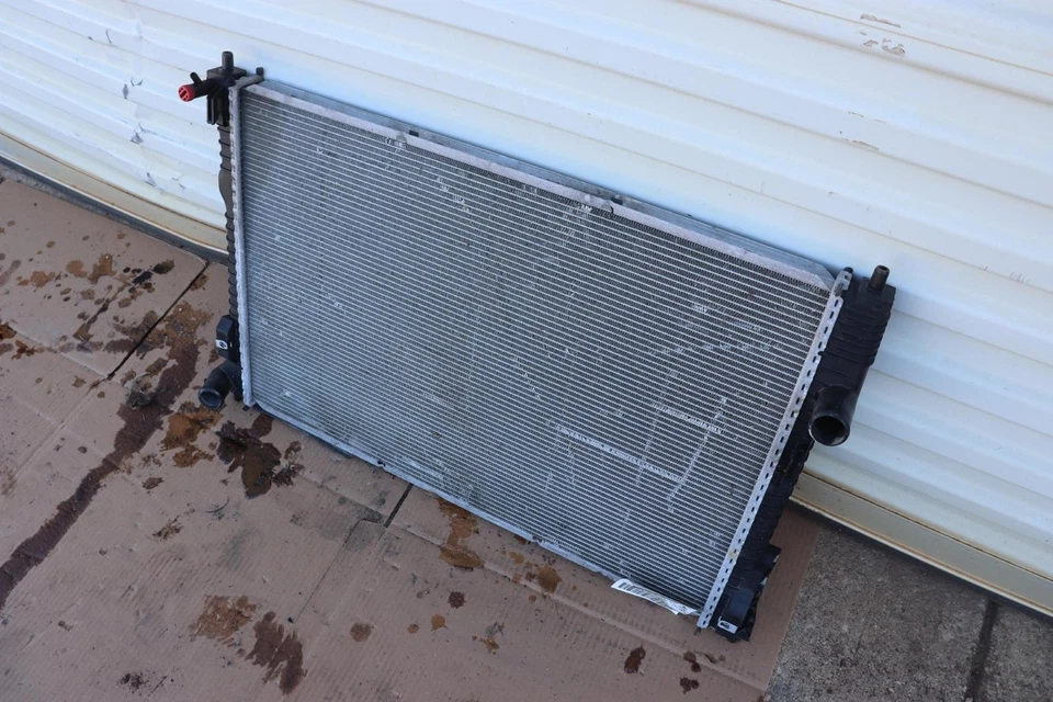 Ford Flex 2013-2019 turbo motor radiador de refrigeración sin equipamiento de remolque OEM Foto 2 de 4