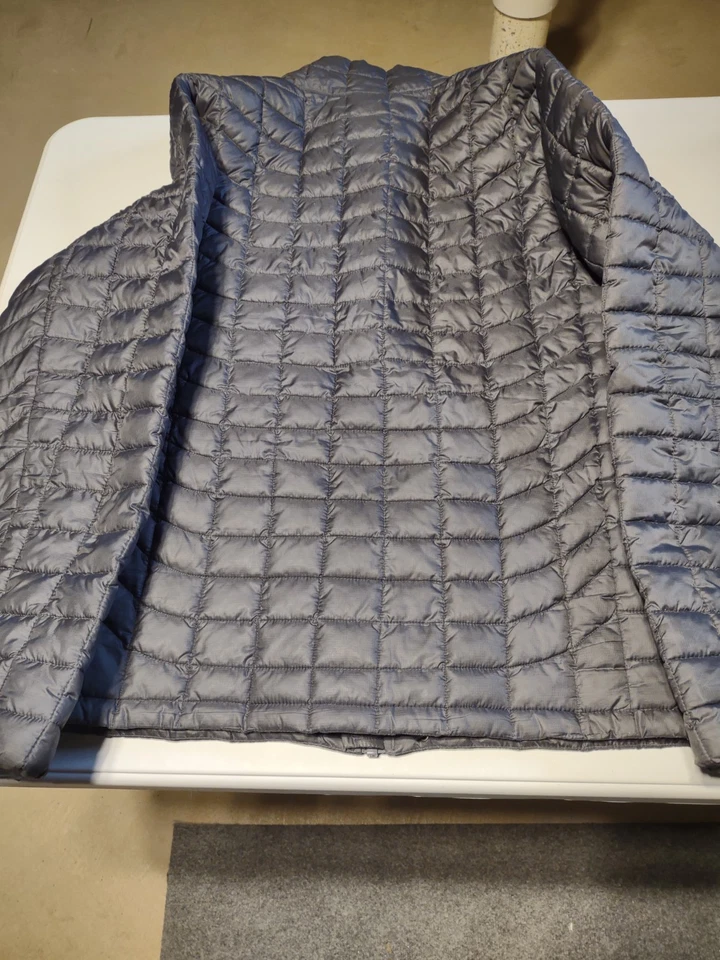 Chaqueta Ben Sherman Para Hombre Grande Gris Puffer Cremallera Completa Acolchada Aislada Exterior Foto 2 de 4