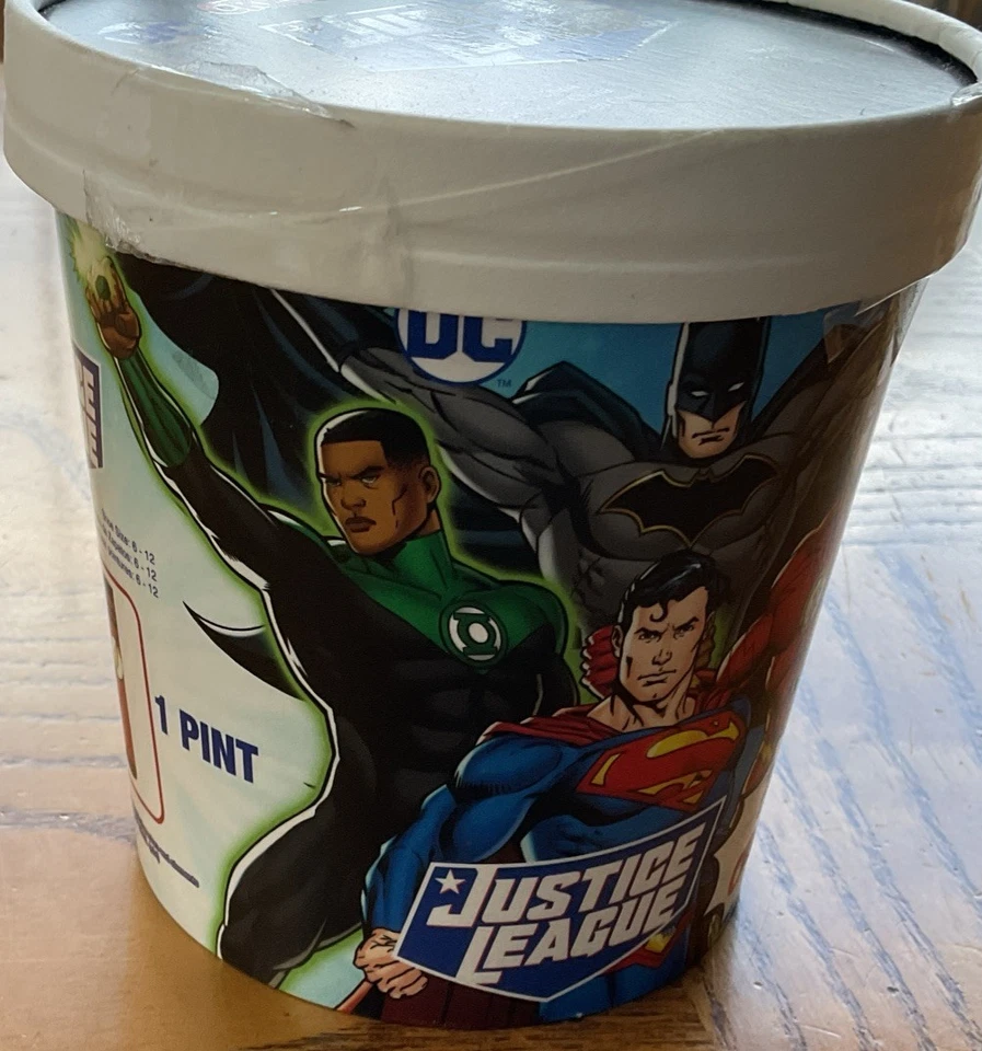 DC Justice League 3 双船员袜尺寸 6-12 英寸装饰品脱纸箱新品 — 第 4/4 张图片