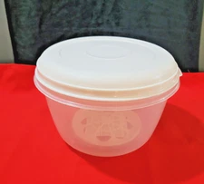 Rubbermaid Saver Server #0023 12 Cups Lettuce Almond Lid with Insert