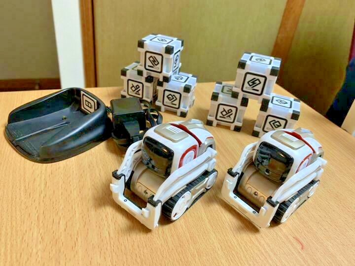 cozmo robot cubes