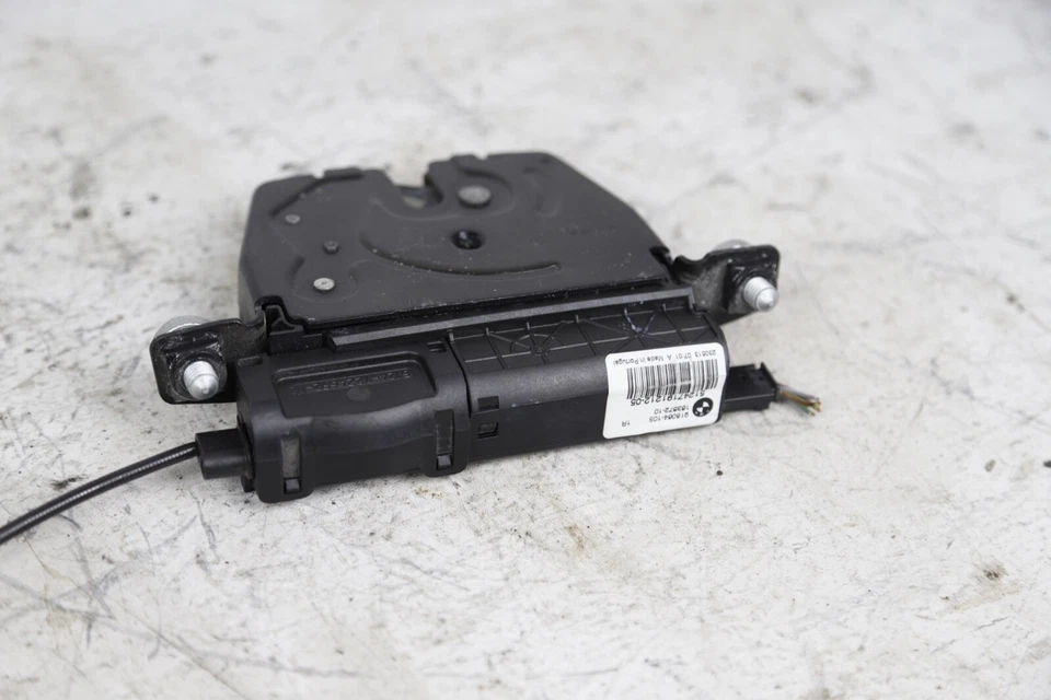 Actuador de bloqueo de maletero trasero BMW OEM 2012-2016 F30 F36 F10 F06 F13 ajuste directo Foto 3 de 4