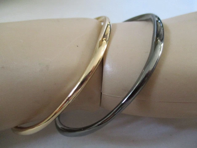 Juego de brazaletes AVON Círculos Infinitos Hematita y Tono Dorado Talla Única para la mayoría Foto 2 de 4