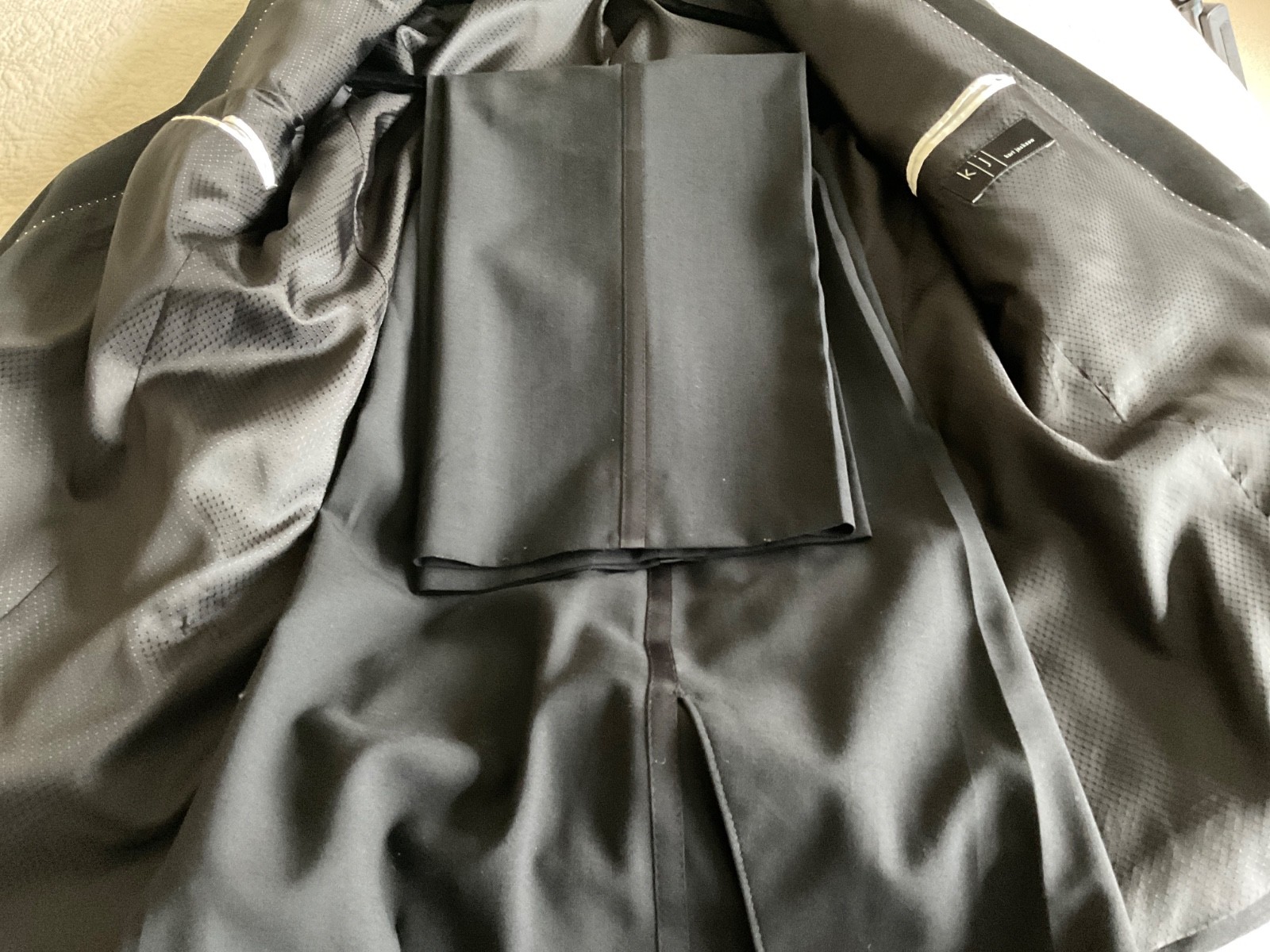 Men’s Karl Jackson Dinner jacket and trousers only worn once! image 6