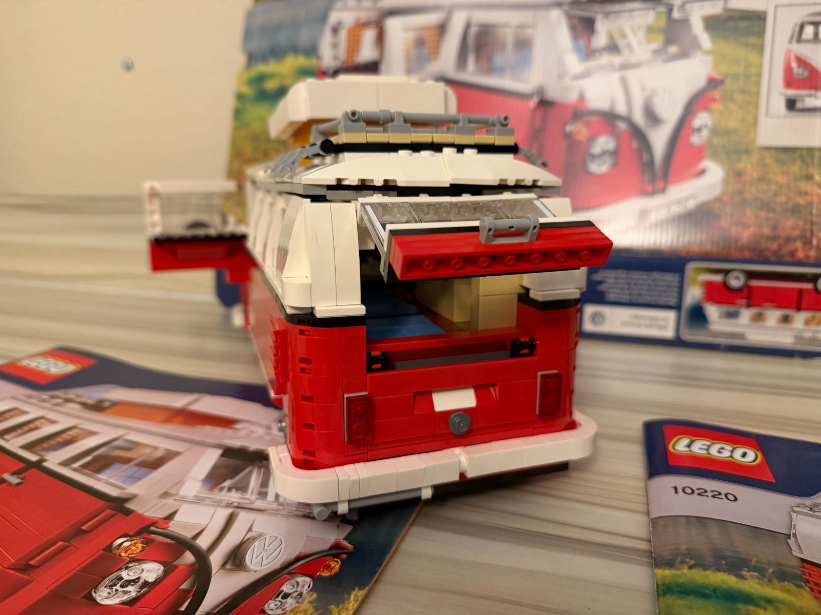 LEGO Creator Expert: Volkswagen T1 Camper Van (10220) - 100% Complete thumbnail 7