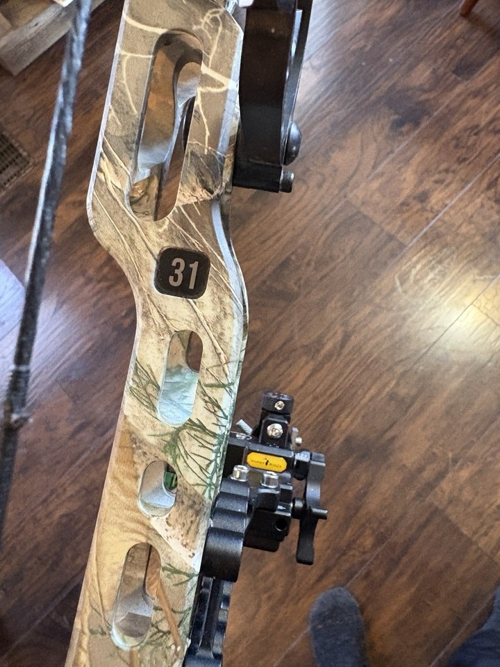 Mathews v3 31 compound bow Right Hand. Draw Length 28.5 60lbs | eBay