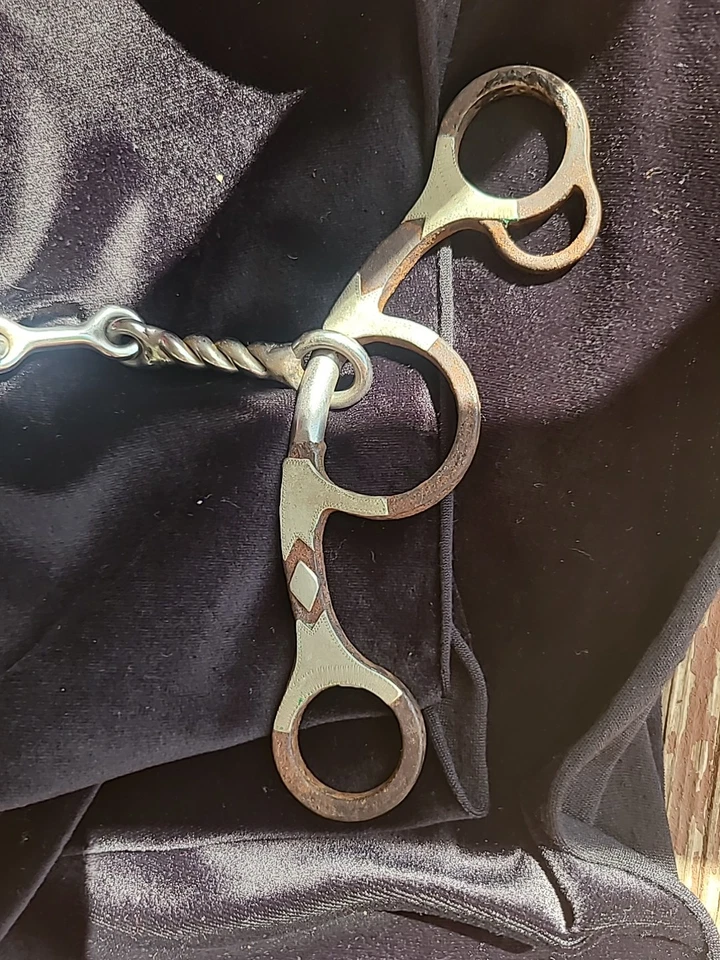 经典马 3 件装狗骨松饼 5 英寸口 3 英寸 Charmaine 系列二手 — 第 4/4 张图片