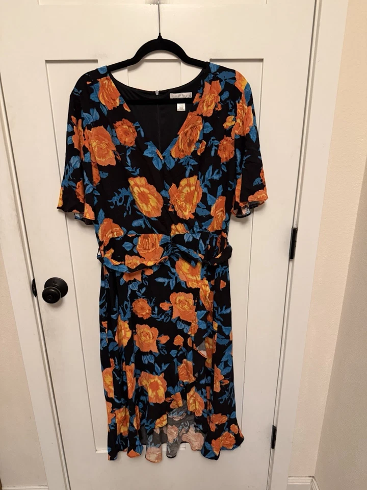 VESTIDO LONDON TIMES preto floral Damona com cinto envoltório falso babado midi 18  - Imagem 4 de 4