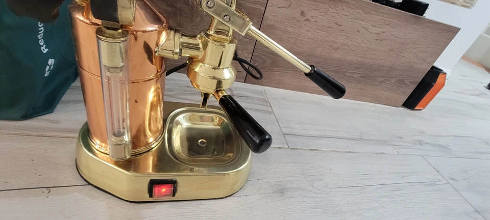 Máquina de café espresso profesional vintage La Pavoni (cobre/latón) Foto 3 de 4