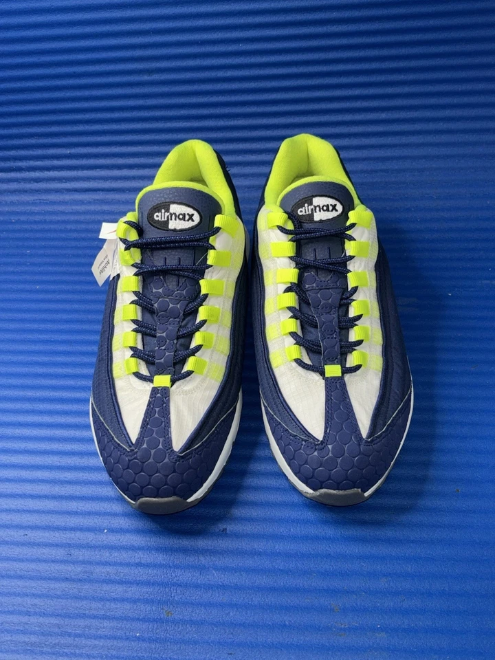 Size 10- Women’s Nike ID Air Max 95 3M Thinsulate White Blue Lime DA7572-991 NEW - Image 4 of 4