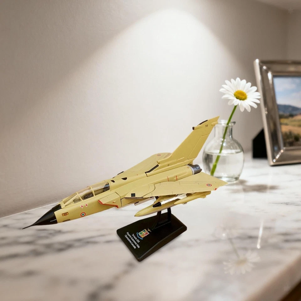 Modello di aereo pressofuso in lega 1/100 con supporto espositivo per mobile - Immagine 4 di 4