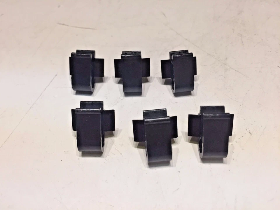 Juego de 6 clips de sujeción de rejilla de malla AMG para parachoques delanteros OEM MERCEDES 0029885181 Foto 2 de 4