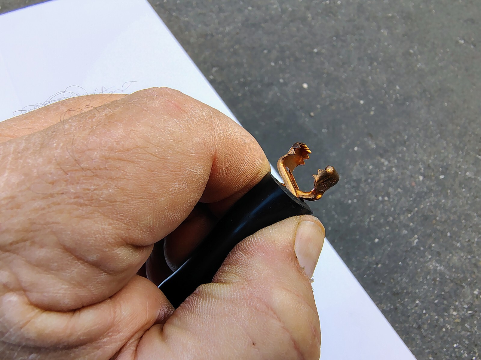 Cable pipe locator ground extensions leads with piercing alligator clamps