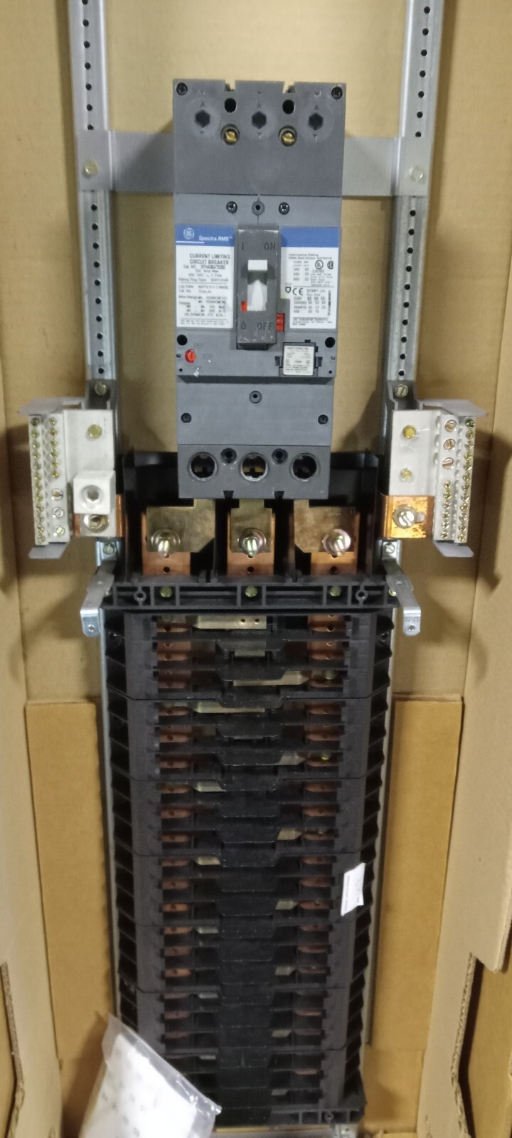 NEW GE 225 AMP MAIN BREAKER PANELBOARD 42 CIRCUIT 208Y/120 3Ø 4W