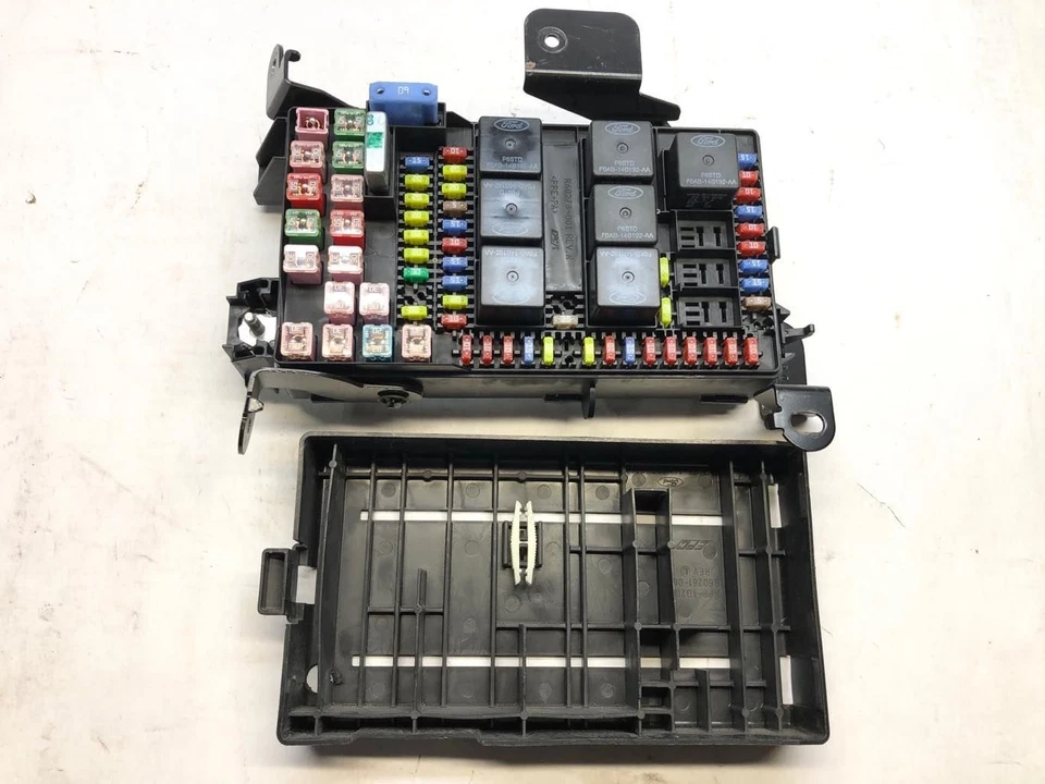 2002 2003 Ford F250 F350 Super Duty Excursion Cabin Fuse Box OEM 2C7T-14A067-AP - Image 2 of 4