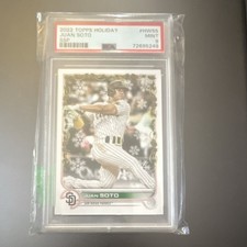 Topps 2022 Holiday SSP Juan Soto #HW55 PSA 9 San Diego Padres Santa Belt