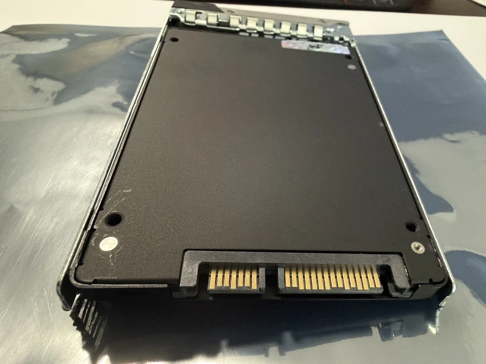 New Dell R0P7D 960GB SATA 6Gb/s 512e Read Intensive  2.5in Hot-Plug SSD HDD - Image 4 of 4