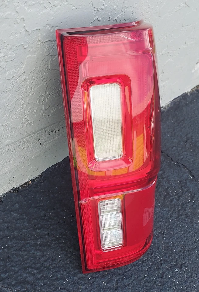 2019-2023 FORD RANGER REAR (PASSENGER SIDE) TAILLAMP WITH BLINDSPOT RADAR - Image 2 of 4