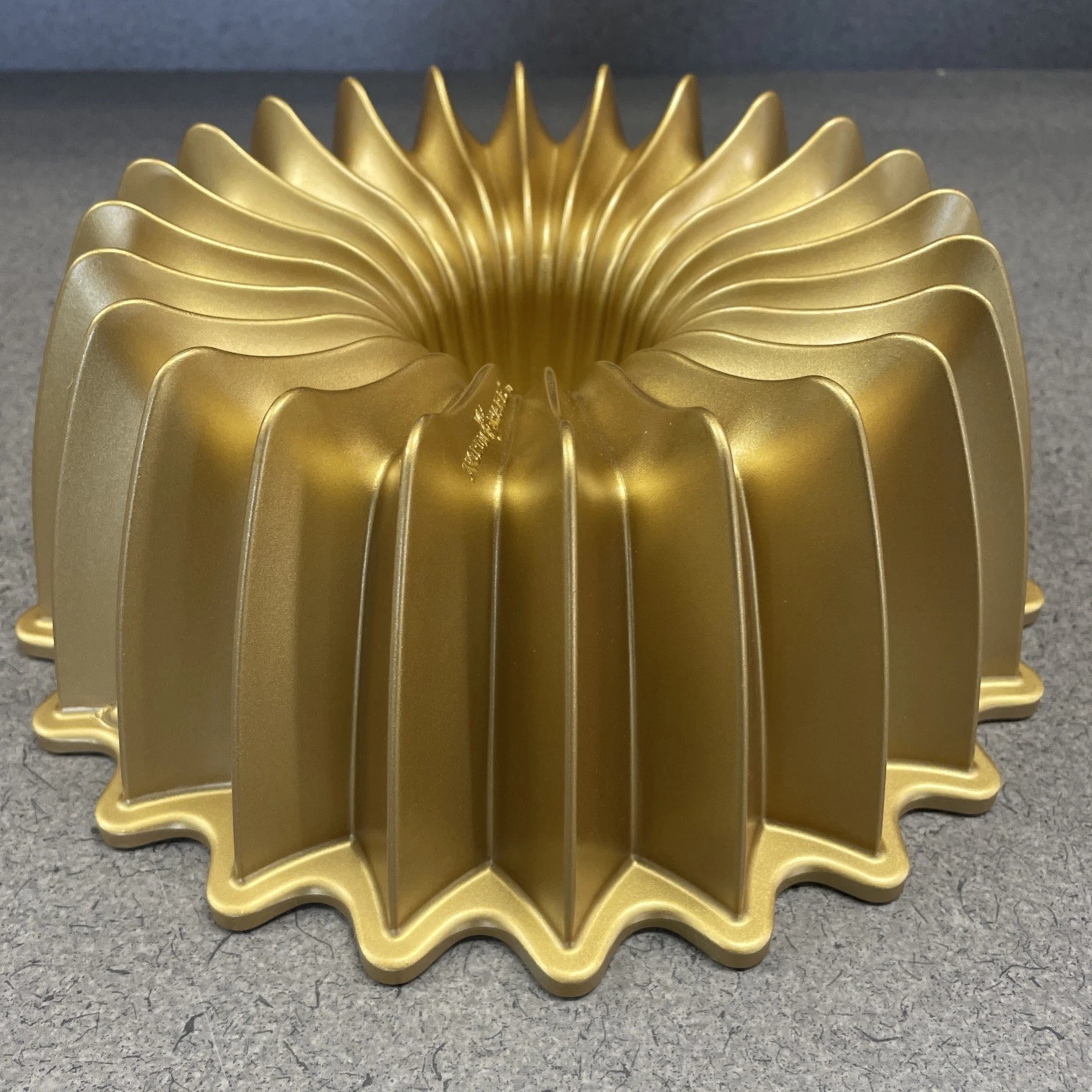 Nordic Ware Platinum Heritage Collection Gold Brilliance 10 Cup Bundt Pan