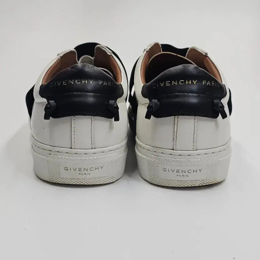 GIVENCHY URBAN STREET 235mm Sneakers - White