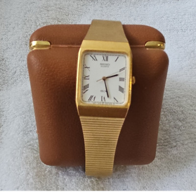 Seiko Quartz Gold Tone Rectangle Roman Numerals Analog Wristwatch