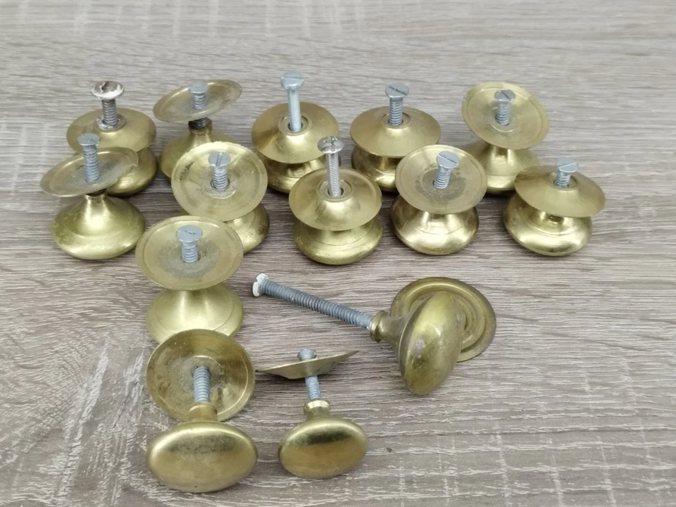 Lot of 16 Vintage Brass Drawer Knobs Pulls Furniture Hardware Cupboard Door Hand - Image 2 of 4