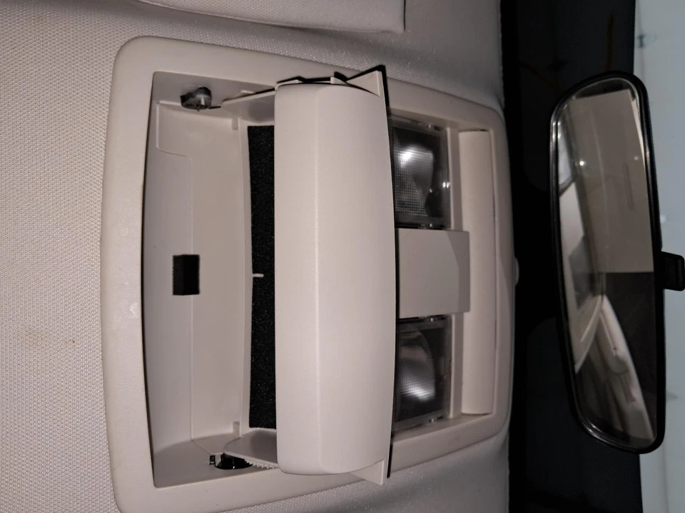 Consola central superior delantera usada se adapta a: Chrysler 300 2010 techo sin techo corredizo delantero U Foto 2 de 4