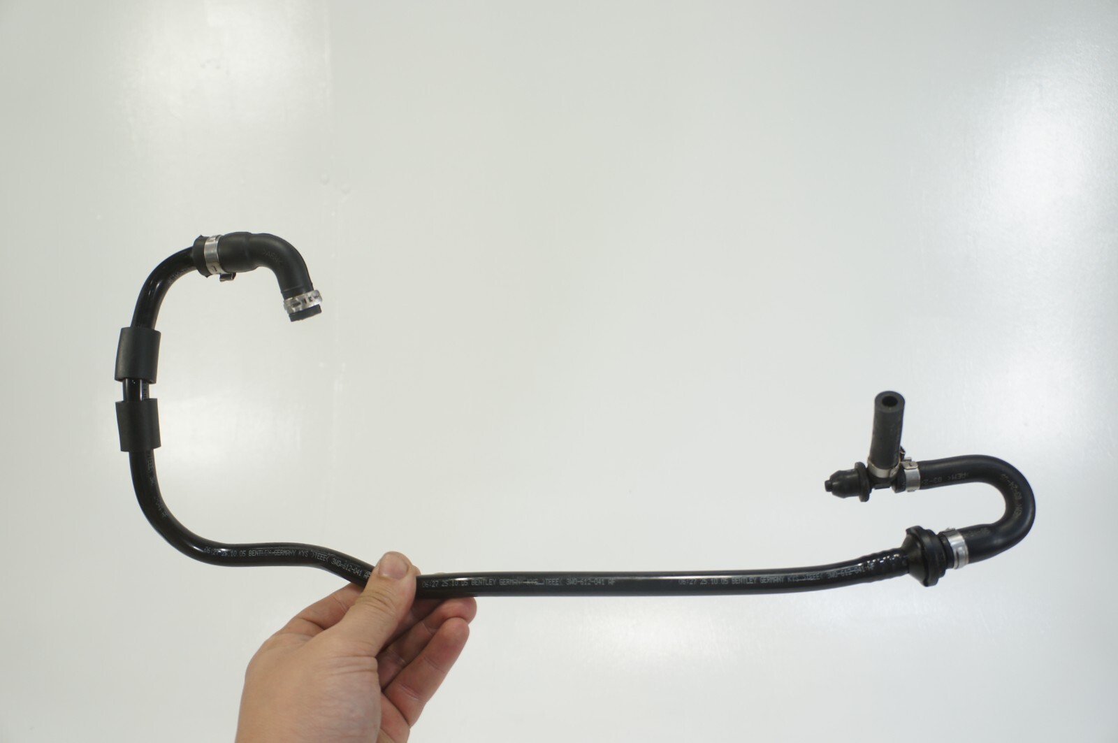 03-2012 Bentley Continental GT GTC FLying Spur Vacuum Reservoir Tank Hose Pipe