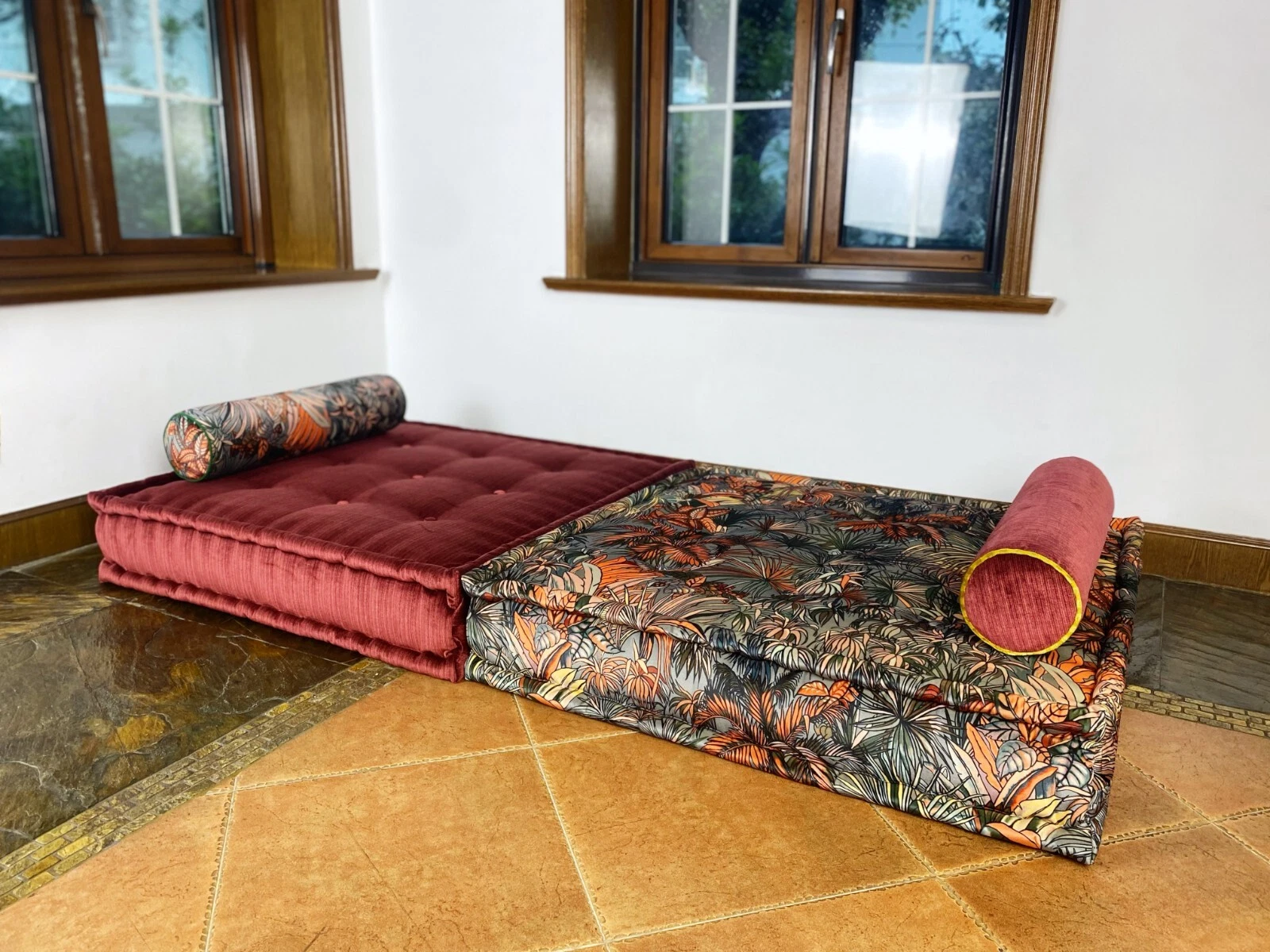Mah Jong Custom Sofa Couch Floor Set 100% Hand Upholstered 2 Mats + 2 Bolsters
Opens in a new window