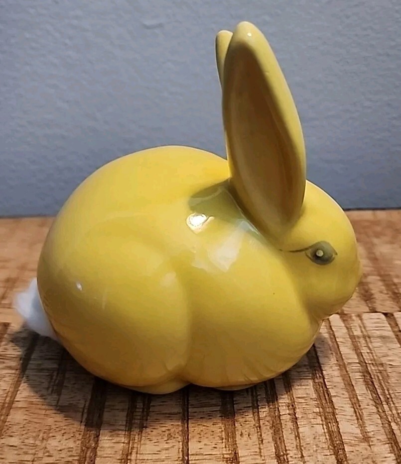 Vintage Yellow Ceramic Bunny Rabbit Butt/Tail Cotton Ball Holder Adorable!