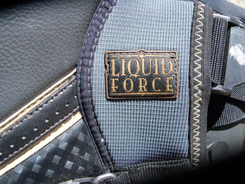 LIQUID FORCE LUXURY SERIES KITE HARNESS (GUARD RASH TECHNOLOGY) - Image 3 of 4