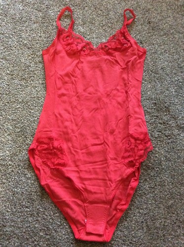Free People Side of Sass Body - LadyBird rot oder schwarz - verschiedene Größen - Bild 11 von 32