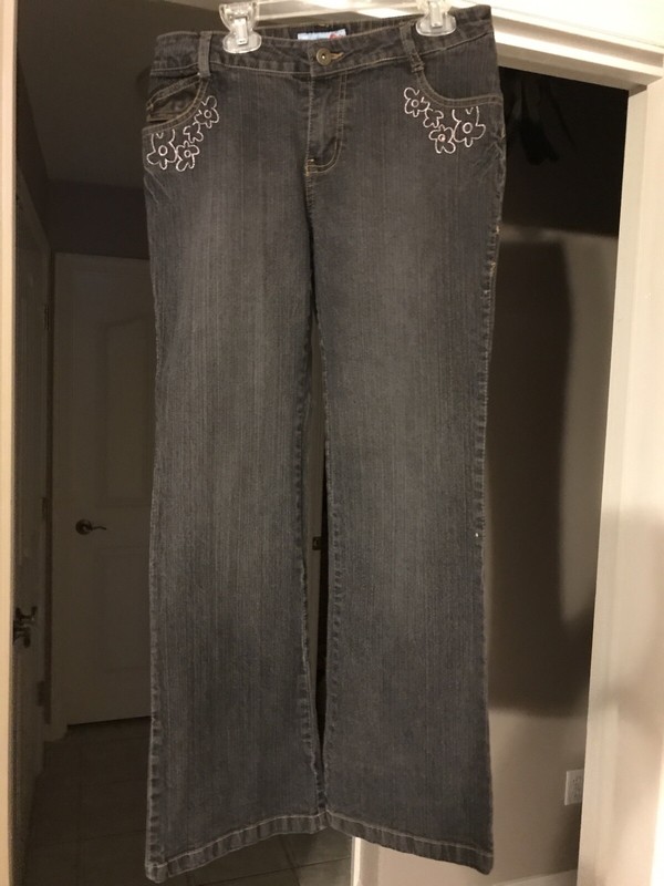 Free Shipping!  Dark Gray Heart Girls Size 16 Jeans w/ Pink Embroidered Flowers