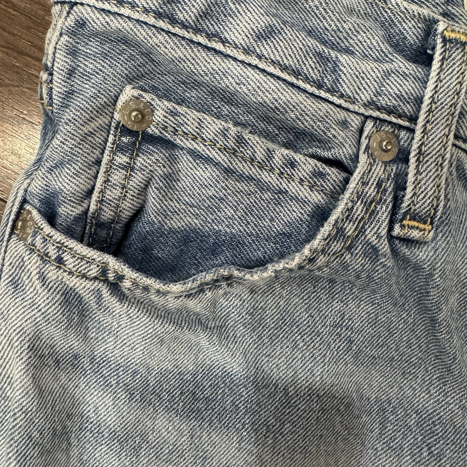 Levi’s 94 Baggy Jeans Womens Size 24 Relaxed Straight Leg Denim Pants Y2K Light thumbnail 2