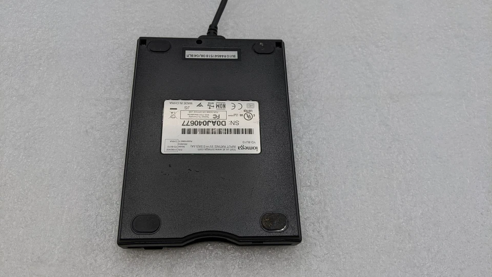 Iomega YD-8U10 USB Connection Floppy Drive - Image 3 of 4