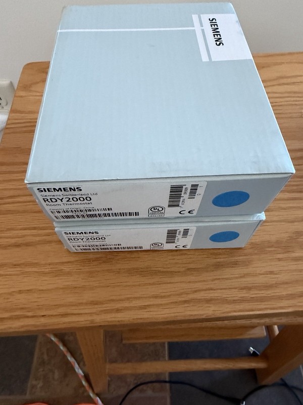 Siemens BACnet Commercial Thermostat RDY2000BN