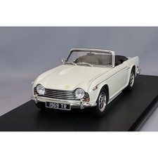 CULT Triumph TR5 PI White 1968 1/18